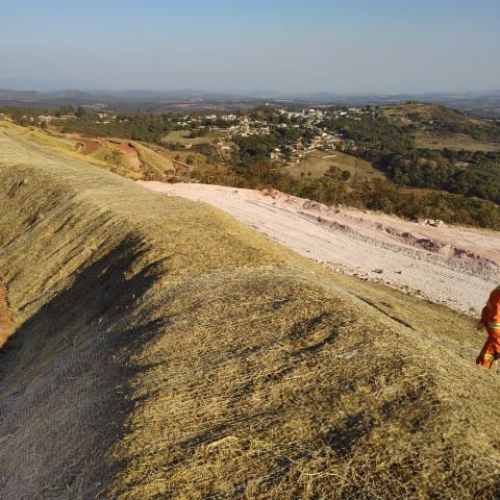 01 - Mineração_Aplicação de Biomanta em Obras de Mineração